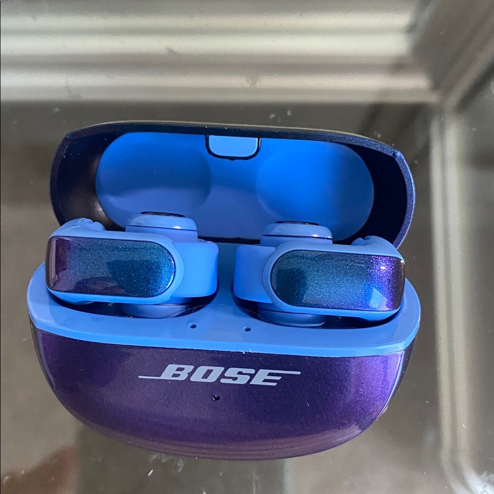 Bose Ultra Open Earbuds in Blue and Pink - Picture 3 of 6